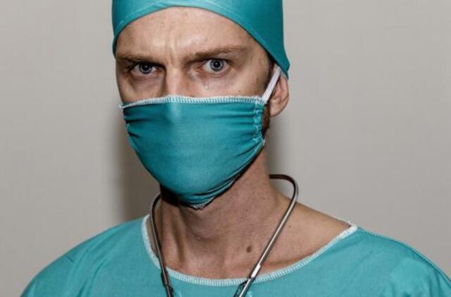 Koronavirusu šiuo metu užsikrėtę 2476 medikai