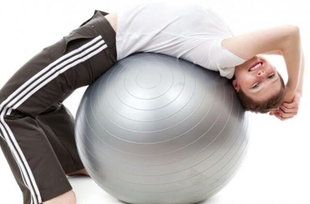 Sportuosiantiems namuose: treniruoklius gali pakeisti laiptai ir vandens buteliai