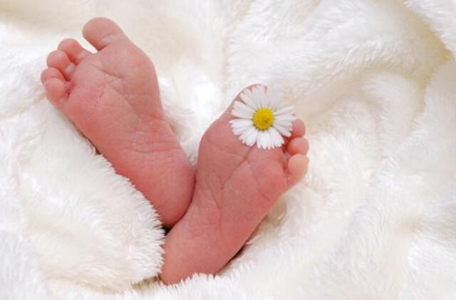 Stebuklas: Covid-19 serganti komos būklės moteris pagimdė dvynukus