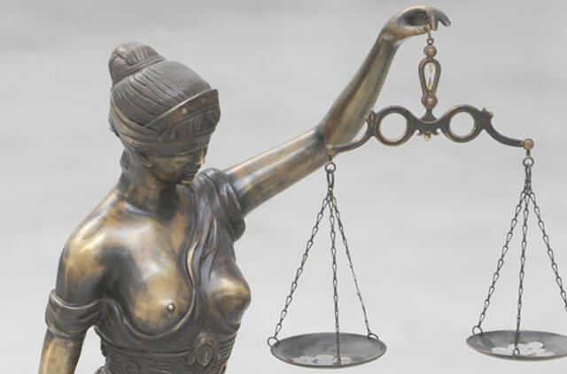 Už kaimynės automobilio apgadinimą moteris nubausta nepagrįstai