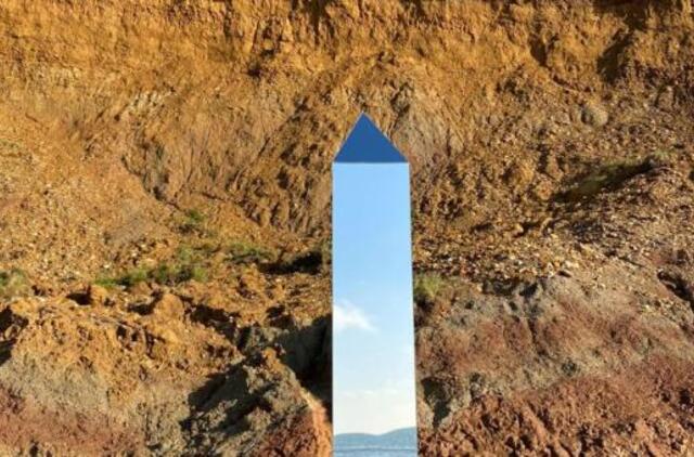 Britanijos Vaito saloje pastebėtas naujas paslaptingas obeliskas