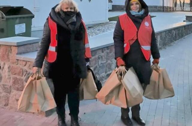 „Caritas“ savanoriai pasitinka artėjančias Šv. Kalėdas