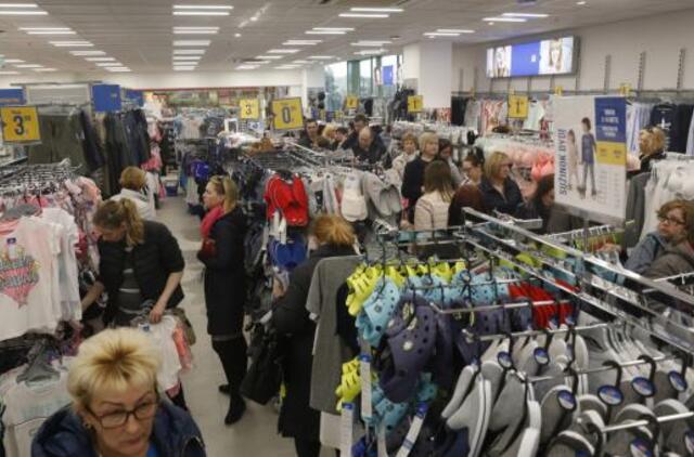 Gyventojai nemato prasmės nei pirkti naujų drabužių, nei puoštis šventėms - Statistikos departamentas