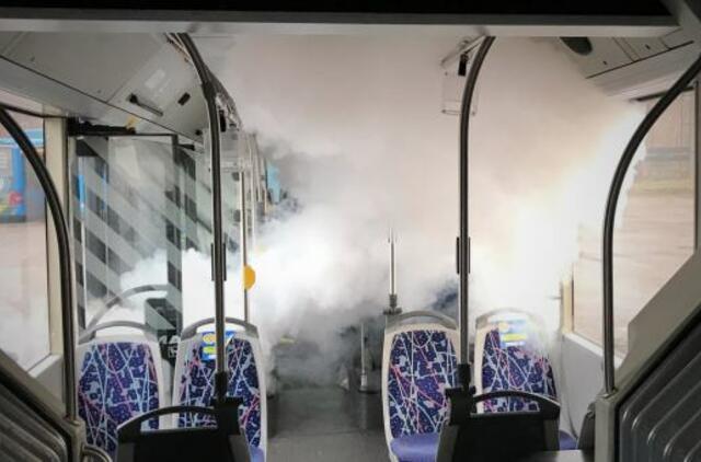 „Klaipėdos autobusų parkas“ autobusus dezinfekuoja garu