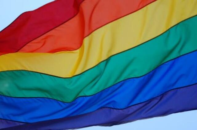 Latvijos arkivyskupas ragina sukurti teisines galimybes gėjų poroms