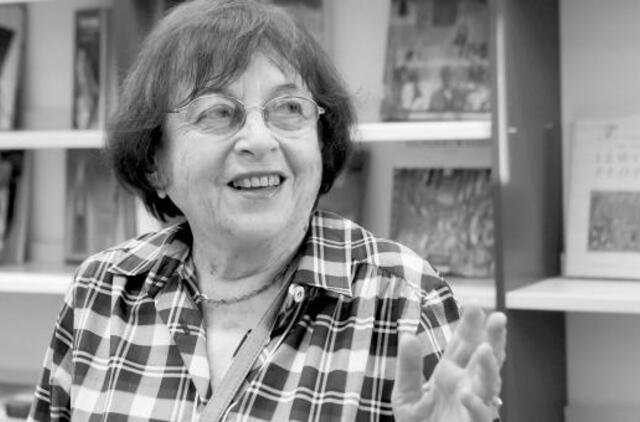 Mirė literatūrologė, teatrologė Irena Veisaitė