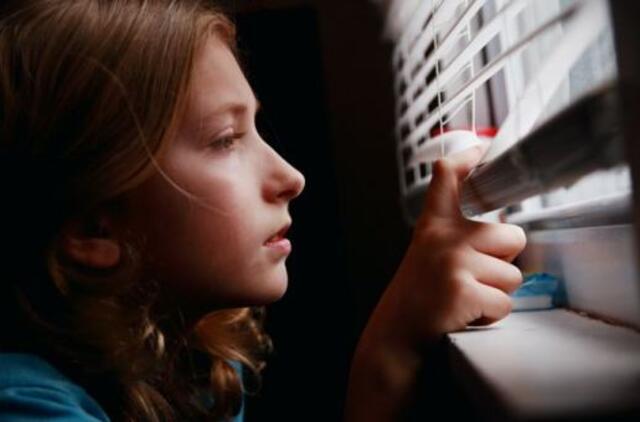 Nuteista mokyklos darbuotoja: sužinojusi, kad serga COVID-19, prieš izoliaciją patraukė į parduotuvę