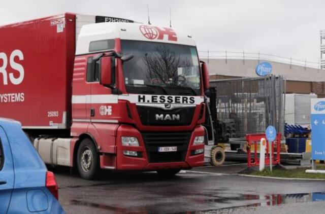 Pajudėjo pirmieji vilkikai su vakcina