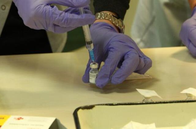 Pasakojimas iš Šilutės ligoninės: pirmadienį vakcinos neliko, nes medikai lindo be eilės