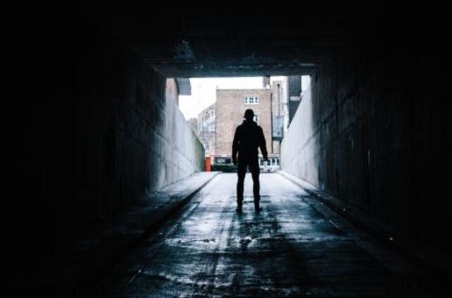 Praeivę užpuolė ir apiplėšė penkiese