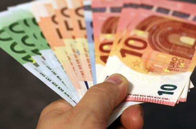 Siūlo didinti pareiginės algos bazinį dydį