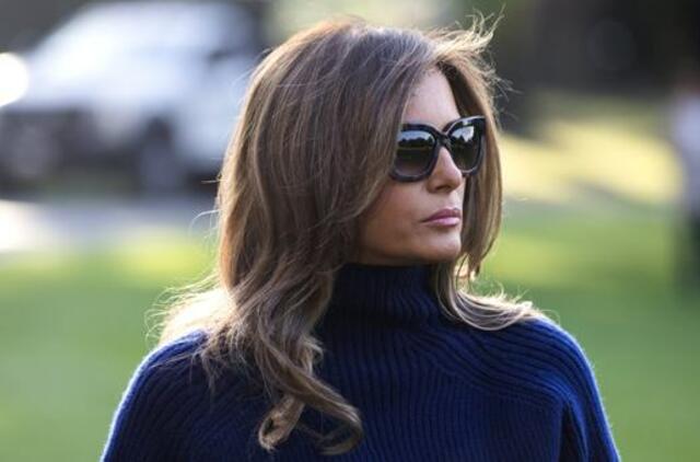 Atsisveikindama Melania Trump ragina jausti aistrą, bet nesiimti smurto