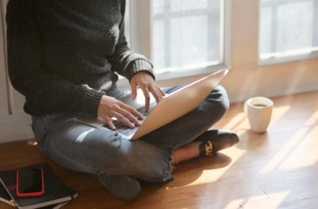 Darbas iš namų: kaip nepersidirbti? 