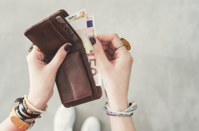 Darbdavys bankrutuoja ar tapo nemokus: kas priklauso darbuotojui