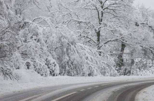 Eismo sąlygos: keliuose yra slidžių ruožų