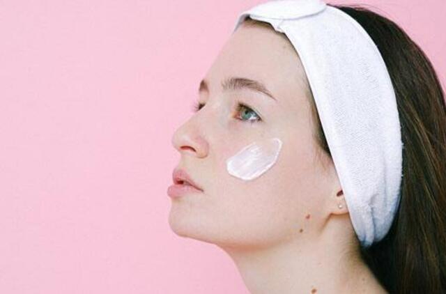 Kosmetologė pataria, kokia turėtų būti veido odos priežiūros rutina šaltuoju sezonu