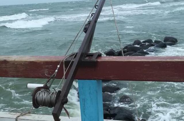 Palangos žvejai pyksta: atvyksta iš kitur ir gadina tiltą