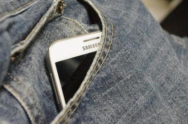 „Samsung“ vadovui už korupciją skirta 2,5 metų nelaisvės