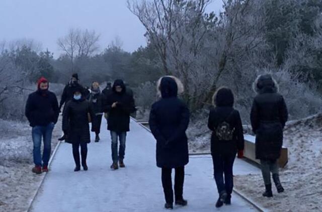 Sausio 1-oji pajūryje: bengališkos ugnelės, maudynės ir policijos ekipažai