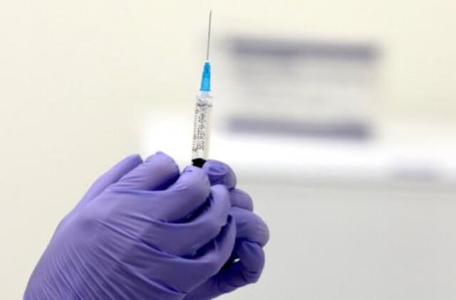 Šilalėje medikams skirta COVID-19 vakcina paskiepytas vietinės greitosios pagalbos stoties vadovas ir jo šeimos nariai iš Vilniaus