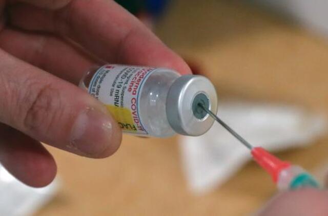 Vaistų kontrolė įspėja: daugėja siūlymų įsigyti neaiškios kilmės produktų, pristatomų kaip vakcinos nuo COVID-19