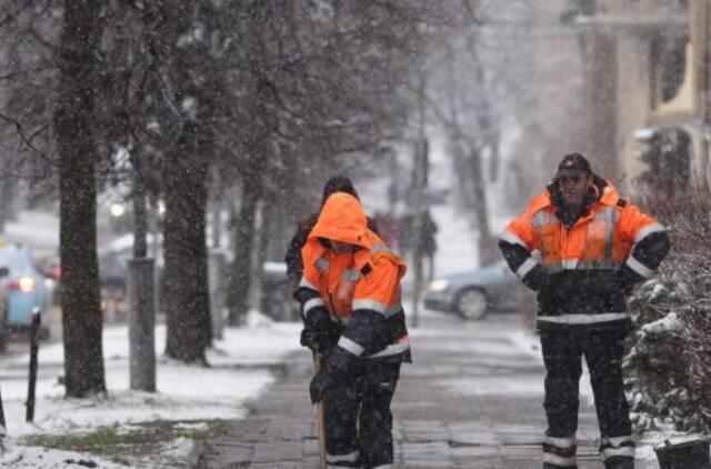 Visoje Lietuvoje eismo sąlygas sunkina plikledis