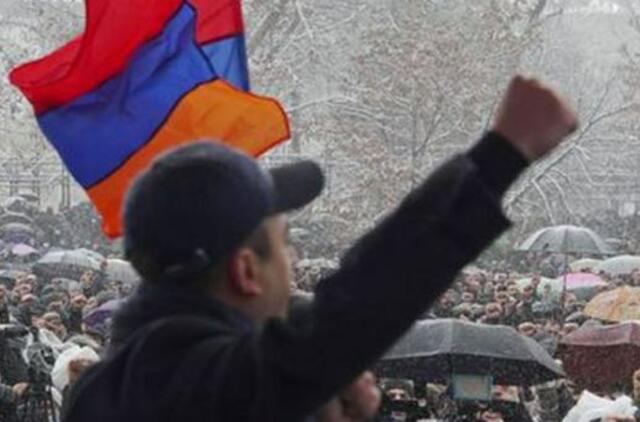 Armėnijos kariuomenė pareikalavo premjero N. Pašiano atsistatydinimo