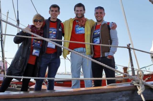 Buriama savanorių komanda didžiųjų burlaivių lenktynėms „The Tall Ships Races 2021“