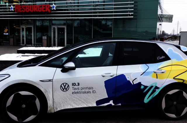 „Hesburger“: greitojo maisto restoranai taps elektromobilių įkrovimo vietomis
