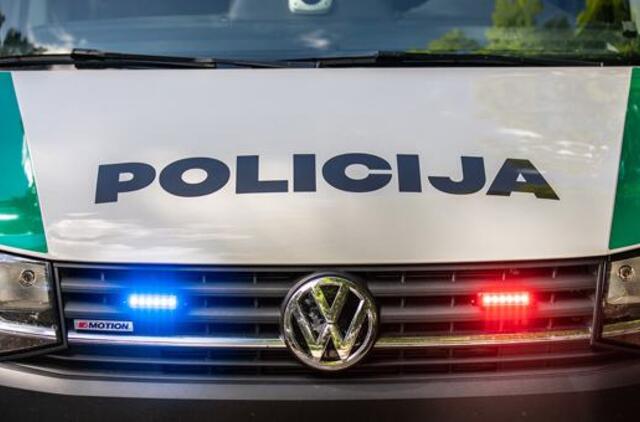 Karklėje iš automobilio pavogtos dvi kuprinės