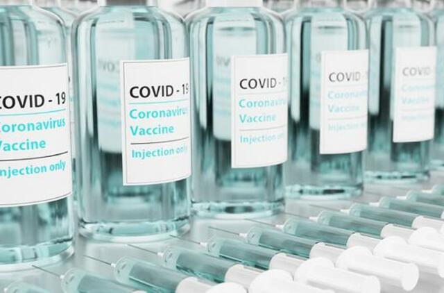 „Moderna“ ketina didinti vakcinos nuo COVID-19 gamybos pajėgumus