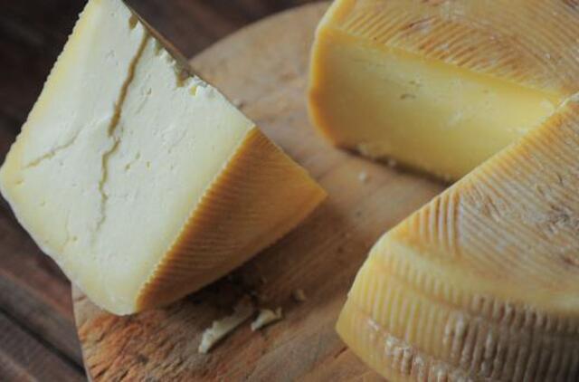Netikėti faktai apie sūrį: kodėl jis laikomas urvuose ir ar jį tikrai mėgsta pelės?