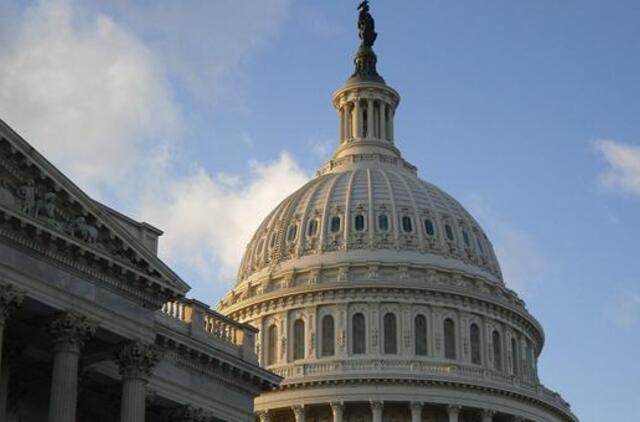 Nuo koronaviruso mirė JAV kongresmenas