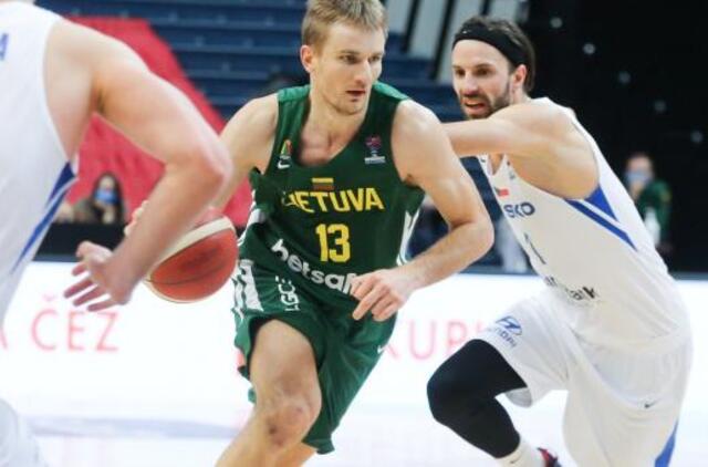 Trečiajame kėlinyje nerimą sukėlę lietuviai sutriuškino čekus ir savo likimą spręs pirmadienį