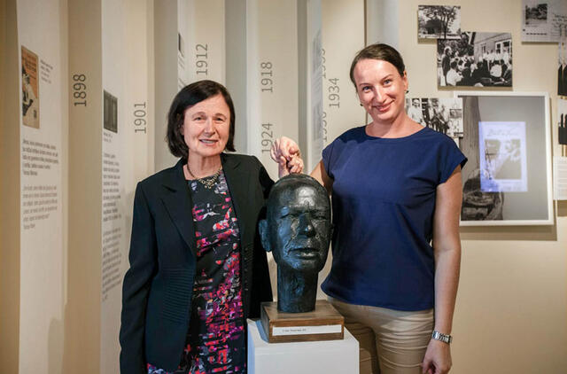  Ilgametė rašytojo Thomo Manno memorialinio muziejaus direktorė Vitalija Teresa Jonušienė (kairėje) ir Neringos muziejų direktorė dr. Lina Motuzienė.