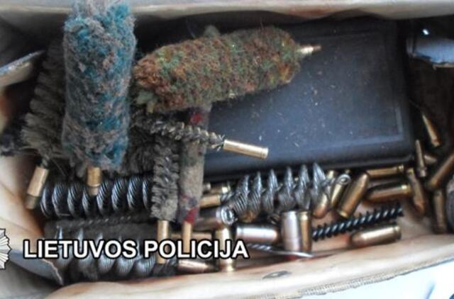 Sulaikytas asmuo galimai neteisėtai disponavęs dideliu kiekiu šaunamųjų ginklų ir šaudmenų