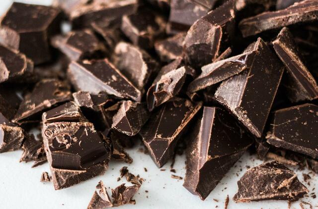 Ar saugu valgyti šokoladą, kuris yra pabalęs?