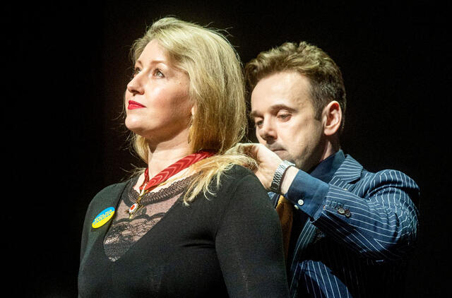 Katarzyna ŁUSZCZYK už šviesas Klaipėdos dramos teatro spektakliui „Tarp Lenos kojų, arba „Švenčiausiosios Mergelės Marijos mirtis“ pagal Mikelandželą Karavadžą“ apdovanota „Auksiniu scenos kryžiumi”. Dmitrijaus MATVEJEVO nuotr.