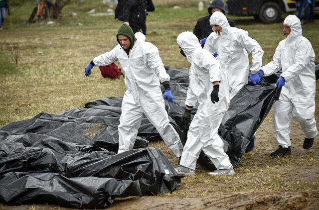 Ukraina pradėjo kasinėti masinę kapavietę Bučoje
