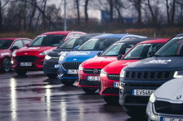 Į Rusiją draudžiami prabangūs automobiliai patenka pasinaudojant Lietuva
