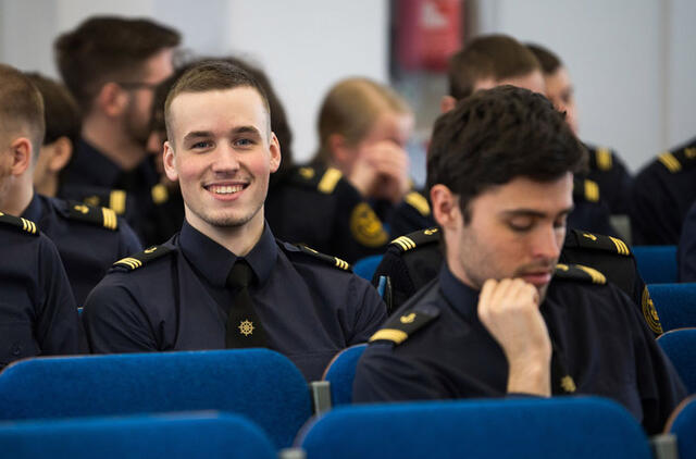 MAŽĖJA. Lietuvos aukštosios jūreivystės mokyklos direktorius Vaclavas Stankevičius neneigia, kad studentų Lietuvos piliečių šioje mokymo įstaigoje mažėja. Tačiau situacija čia stabilizuota studentų iš užsienio dėka.  Asociatyvi Vitos JUREVIČIENĖS nuotr.