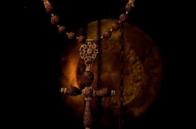 Juvelyrika iš plaukų – kvadratinė. 