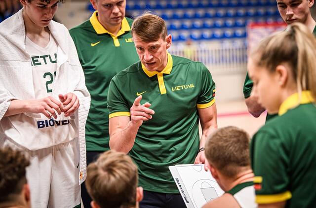Treneriui Mindaugui Noreikai per pirmuosius du turus nepavyko atvesti 20-mečių komandos į pergales. FIBA nuotr.