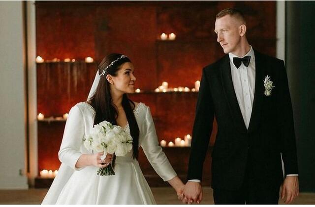 Susituokė jame ateinantį sezoną žaisiantis latvis krepšininkas Rolandas Šmitas su mylimąja Reičela Binde