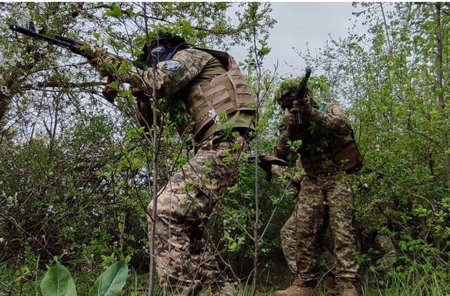 Ukrainos kariuomenė sunaikino šaudmenų sandėlius ir Rusijos vadavietę Luhansko srityje