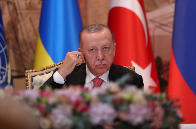 Atsisiųsti Ankara, rugpjūčio 5 d. (EPA-ELTA). Užbaigti karą Ukrainoje ir pradėti naują Sirijoje – šios temos, manoma, penktadienį dominuos per Rusijos prezidento Vladimiro Putino ir Turkijos prezidento Recepo Tayyipo Erdogano derybas.VS R. T. Erdoganas 