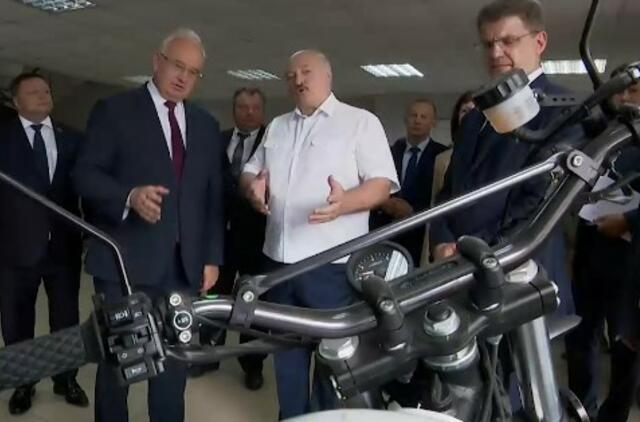  Lukašenka supyko dėl motociklo "Minsk"