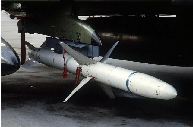 Pentagonas patvirtino pirmą kartą siunčiantis naujo tipo raketas į Ukrainą