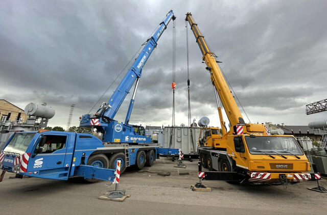 Pirmą kartą po Rusijos pradėto karo iš Ukrainos į Lietuvą atvežtas didelės galios transformatorius. 