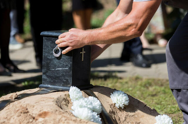 Vyriausybė spręs dėl urnų su pelenais laidojimo savivaldybių lėšomis